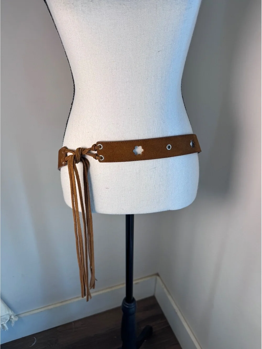 Women’s brown genuine leather western fringe belt, size XL